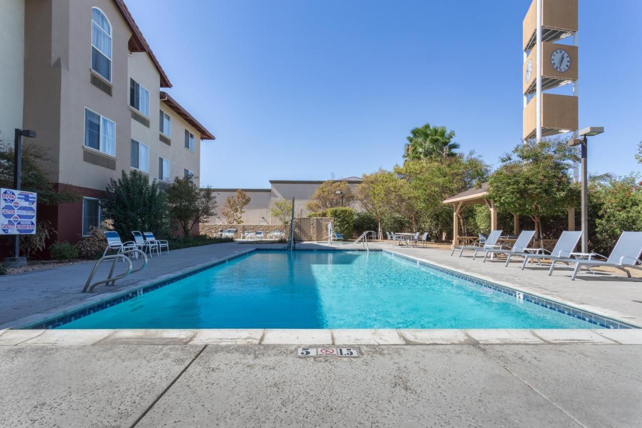 Holiday Inn Express Hotel & Suites Manteca By Ihg Екстериор снимка