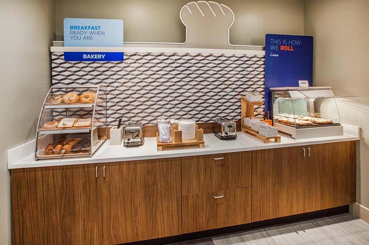 Holiday Inn Express Hotel & Suites Manteca By Ihg Екстериор снимка