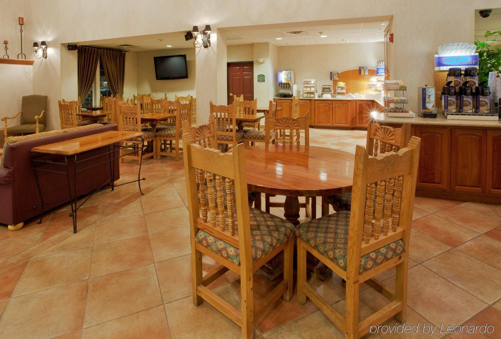 Holiday Inn Express Hotel & Suites Manteca By Ihg Ресторант снимка