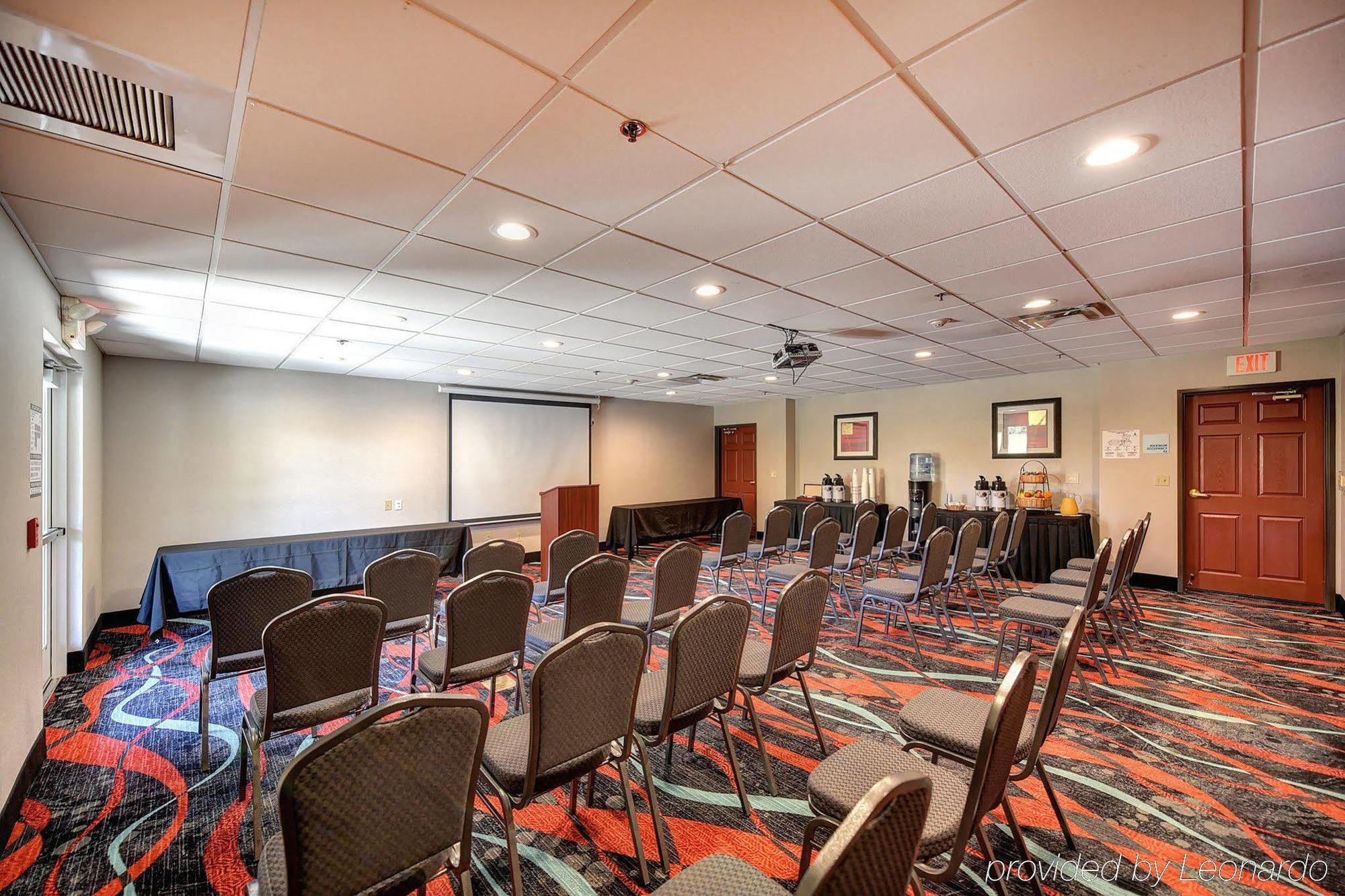 Holiday Inn Express Hotel & Suites Manteca By Ihg Екстериор снимка