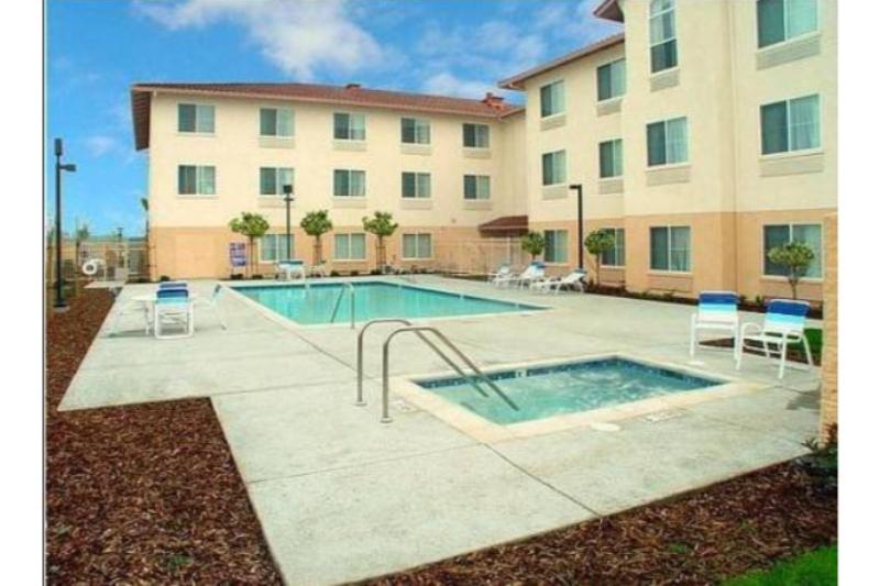 Holiday Inn Express Hotel & Suites Manteca By Ihg Екстериор снимка