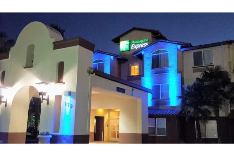 Holiday Inn Express Hotel & Suites Manteca By Ihg Екстериор снимка