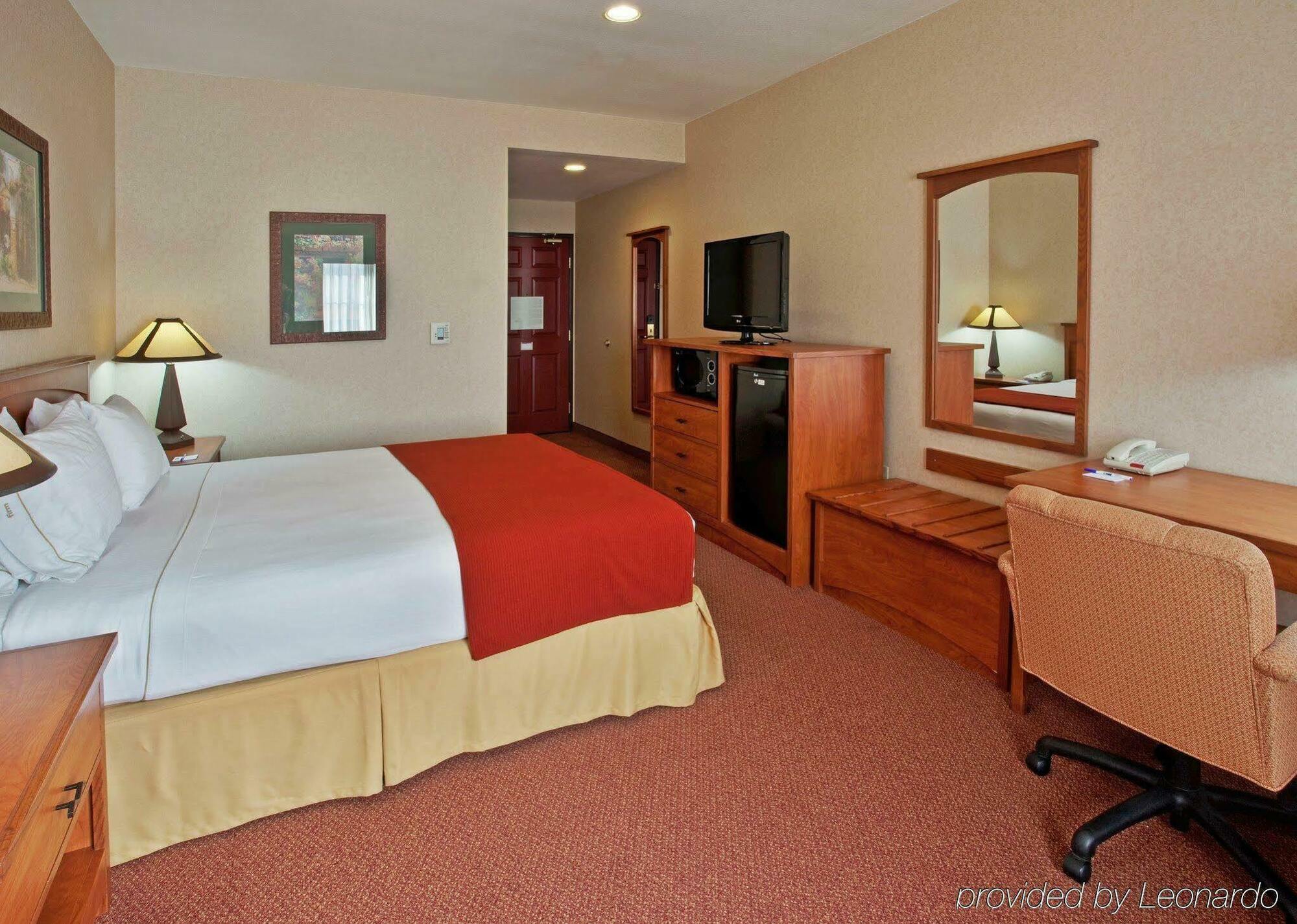Holiday Inn Express Hotel & Suites Manteca By Ihg Екстериор снимка