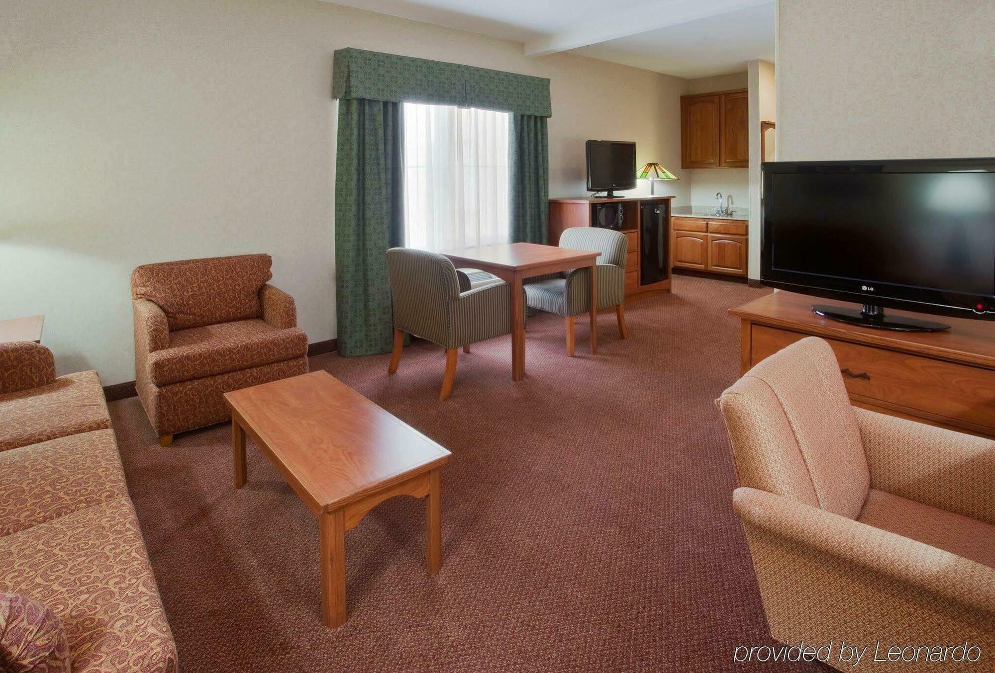 Holiday Inn Express Hotel & Suites Manteca By Ihg Стая снимка