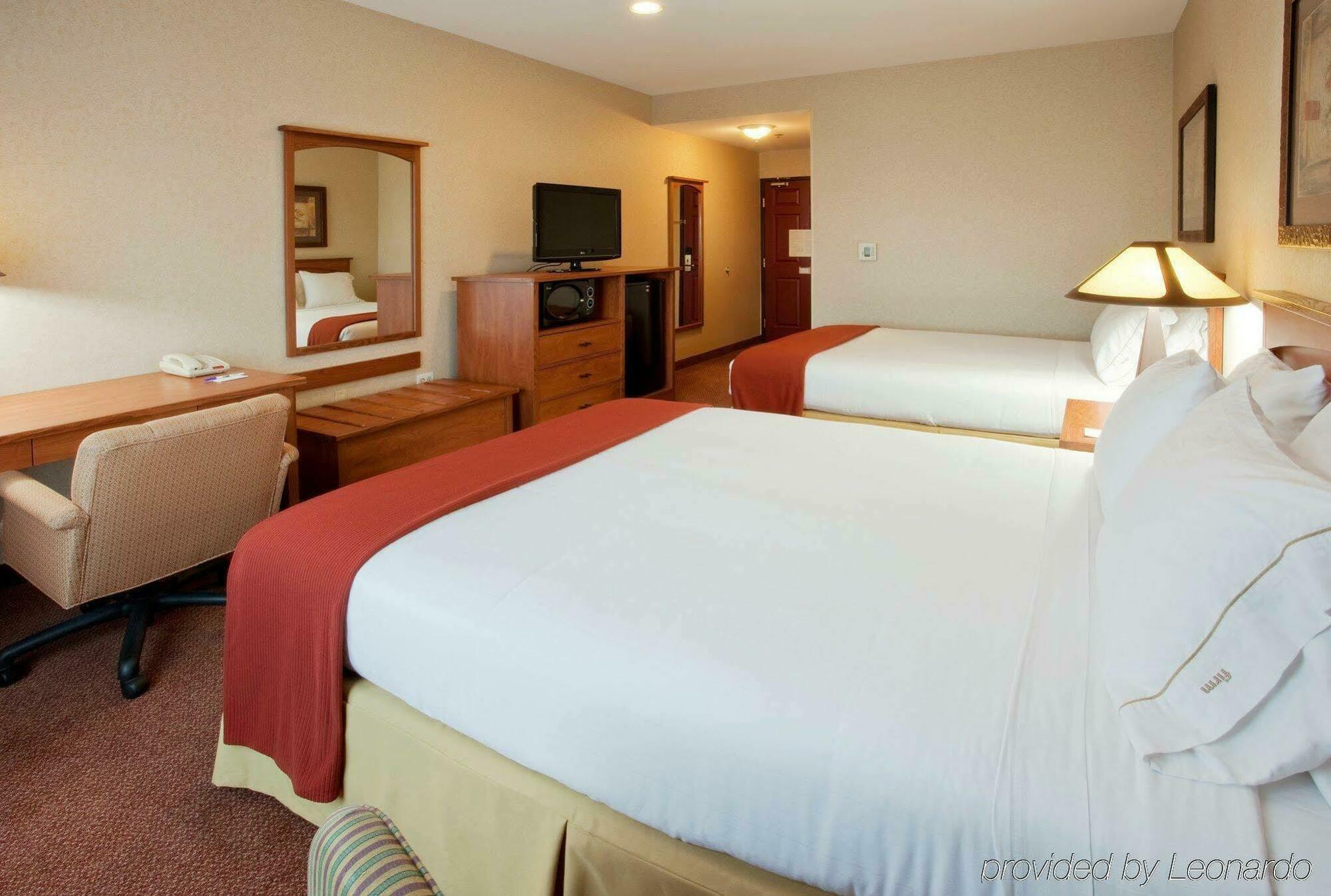 Holiday Inn Express Hotel & Suites Manteca By Ihg Екстериор снимка