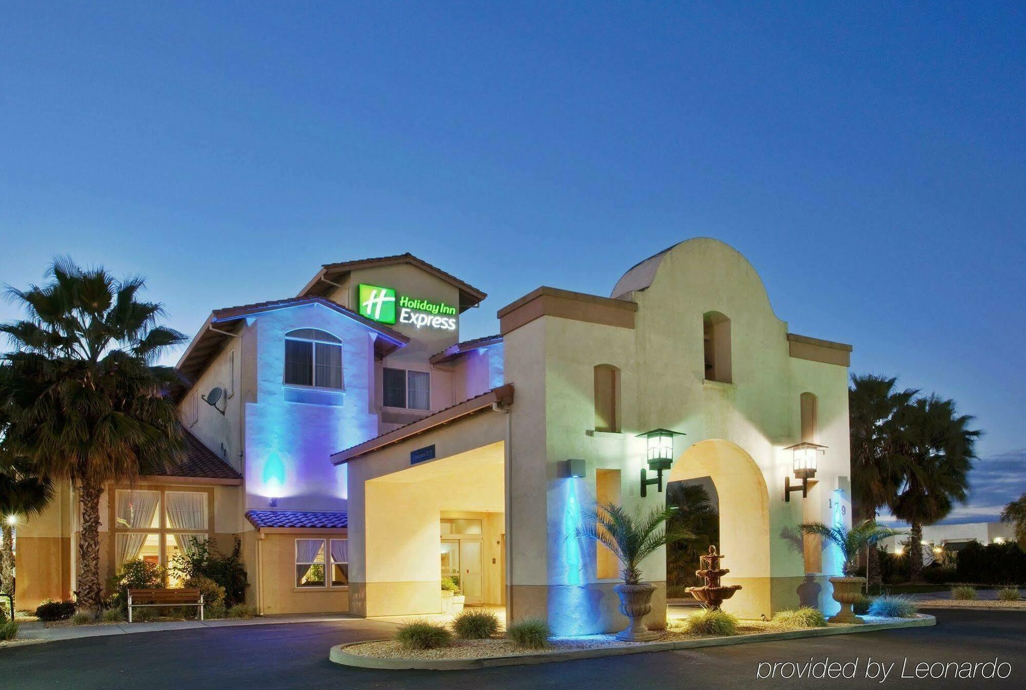Holiday Inn Express Hotel & Suites Manteca By Ihg Екстериор снимка