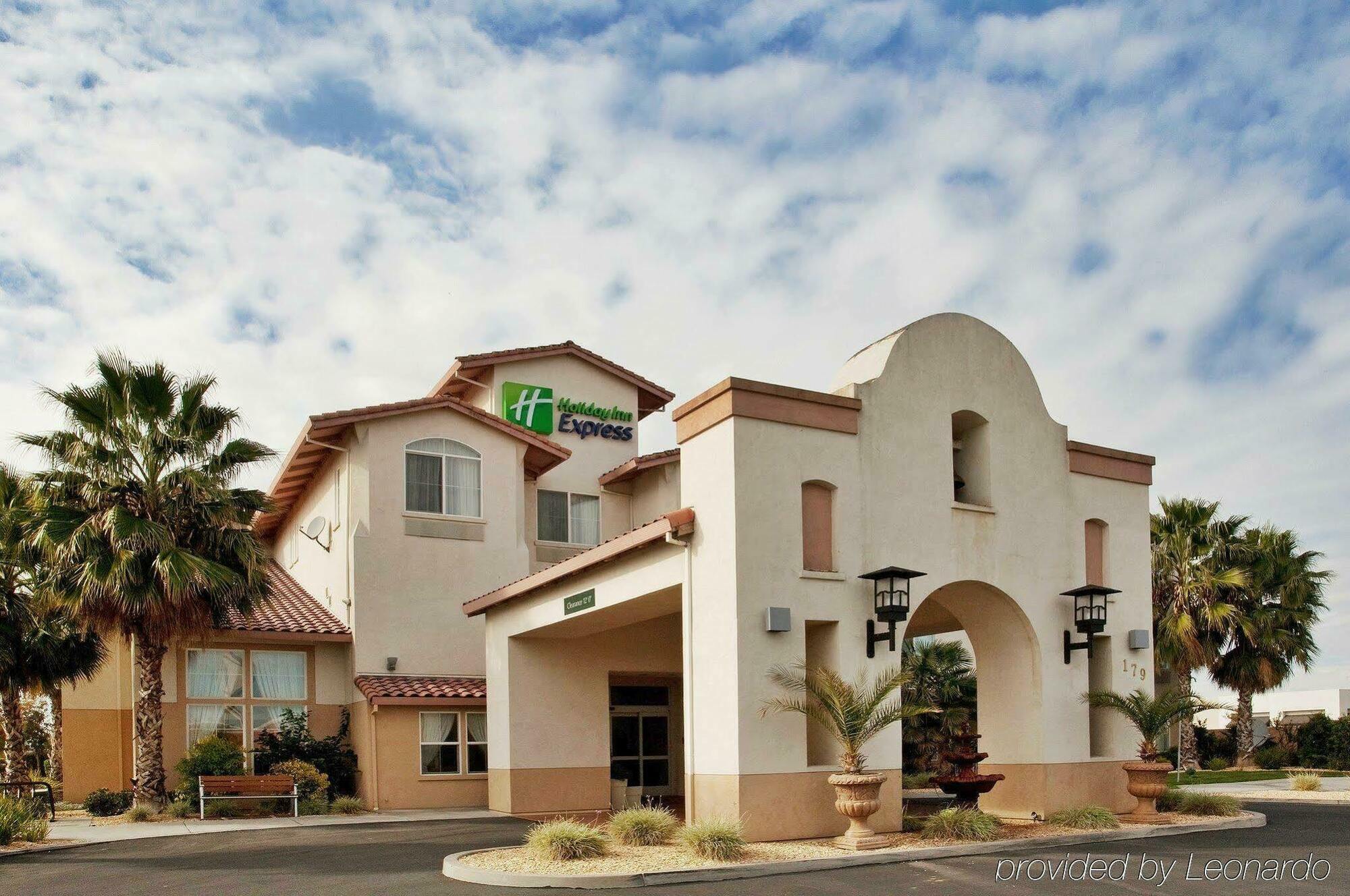 Holiday Inn Express Hotel & Suites Manteca By Ihg Екстериор снимка