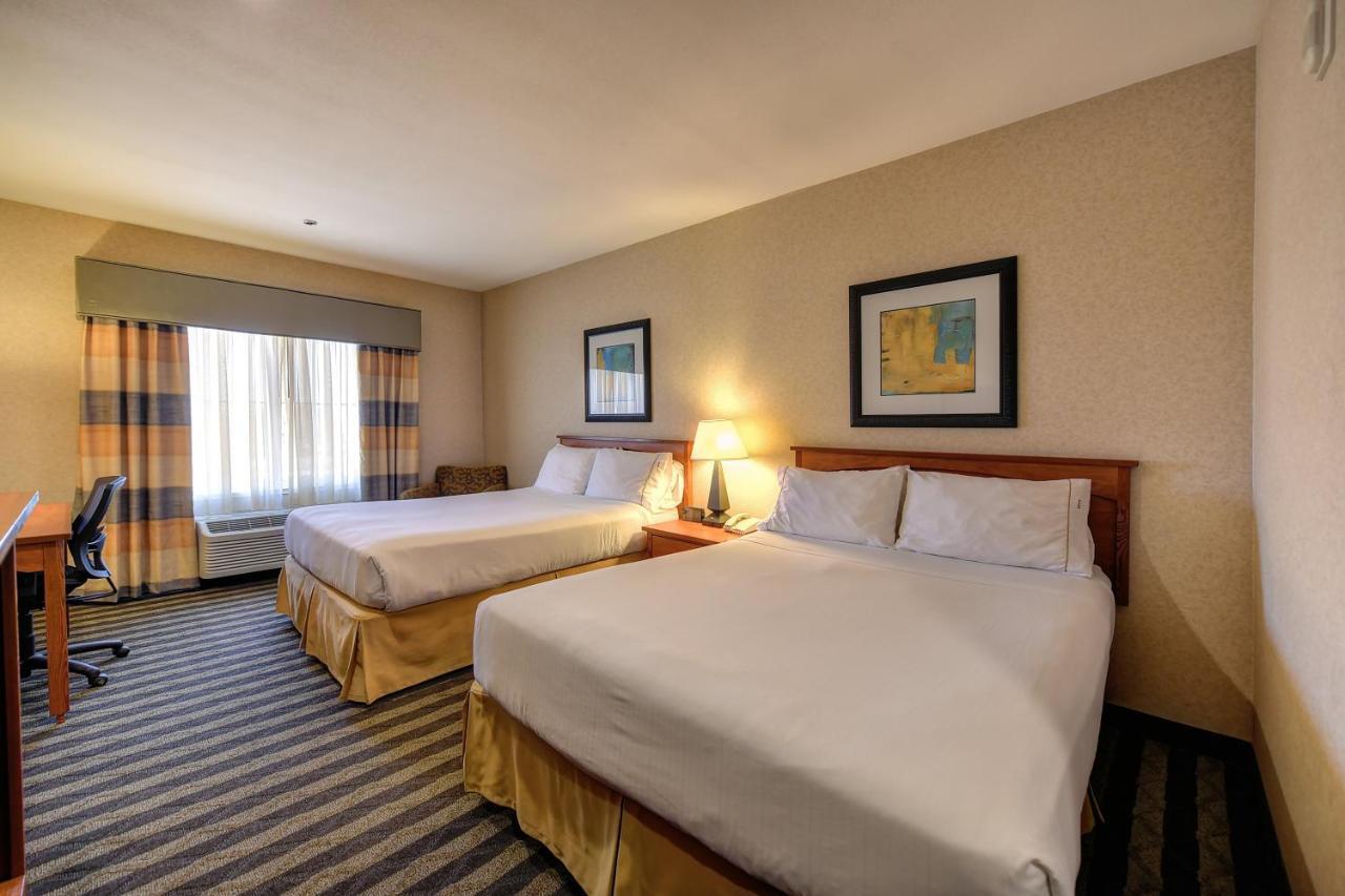 Holiday Inn Express Hotel & Suites Manteca By Ihg Екстериор снимка