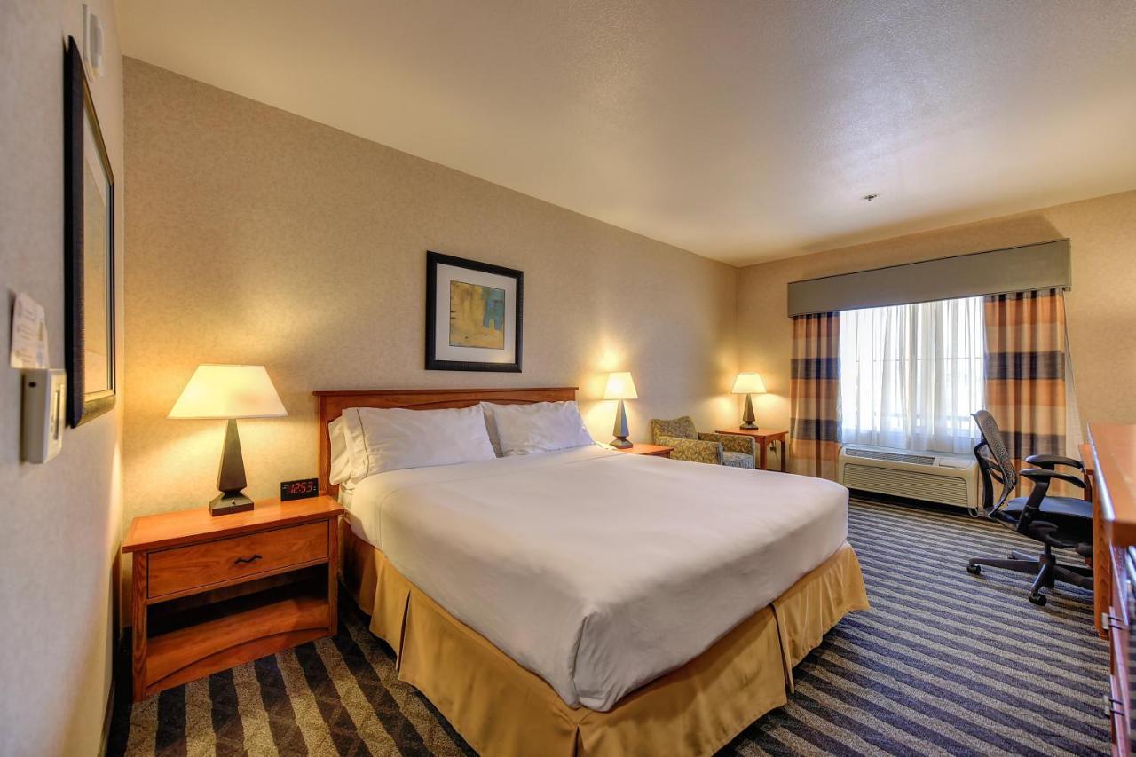 Holiday Inn Express Hotel & Suites Manteca By Ihg Екстериор снимка