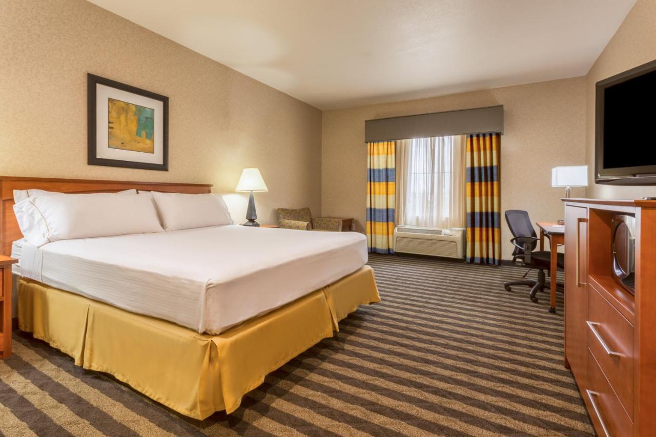 Holiday Inn Express Hotel & Suites Manteca By Ihg Екстериор снимка