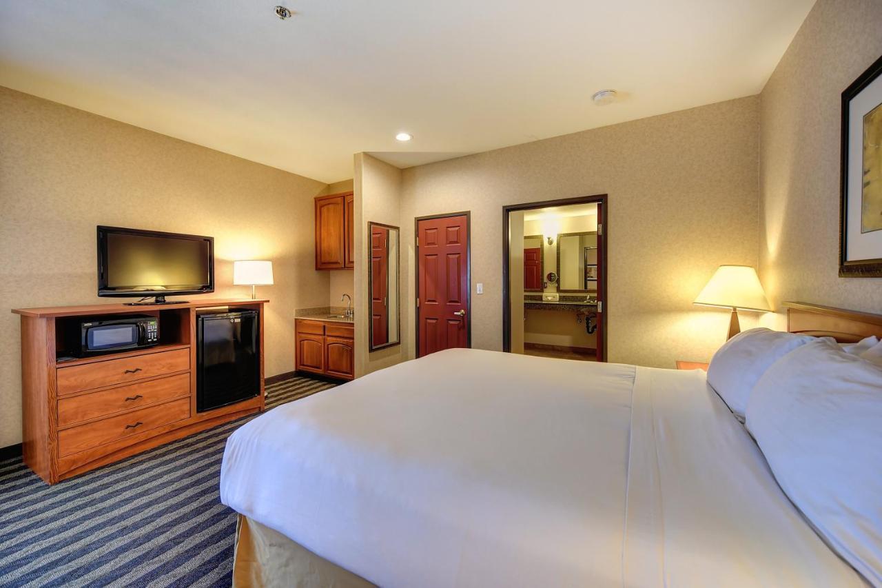 Holiday Inn Express Hotel & Suites Manteca By Ihg Екстериор снимка