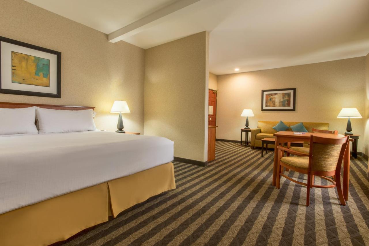 Holiday Inn Express Hotel & Suites Manteca By Ihg Екстериор снимка