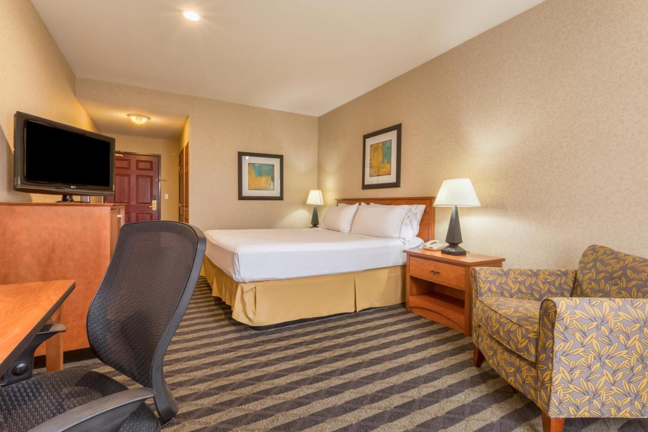 Holiday Inn Express Hotel & Suites Manteca By Ihg Екстериор снимка