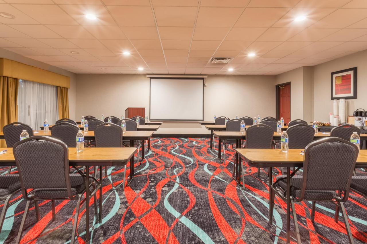 Holiday Inn Express Hotel & Suites Manteca By Ihg Екстериор снимка