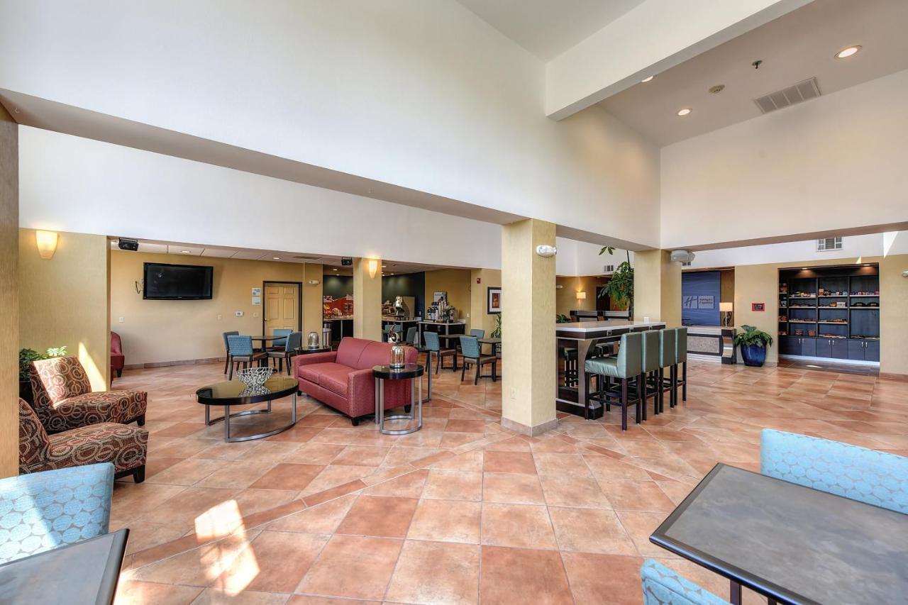 Holiday Inn Express Hotel & Suites Manteca By Ihg Екстериор снимка