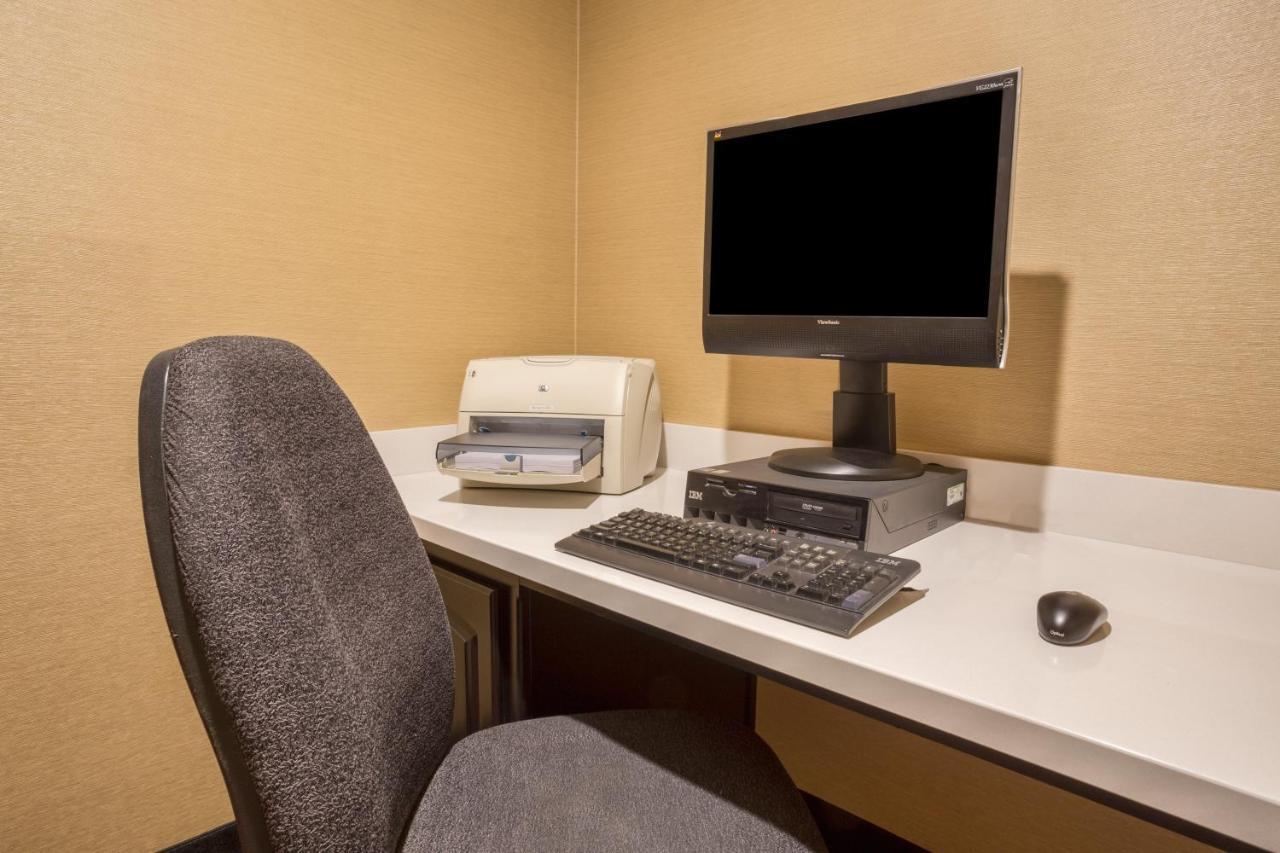 Holiday Inn Express Hotel & Suites Manteca By Ihg Екстериор снимка