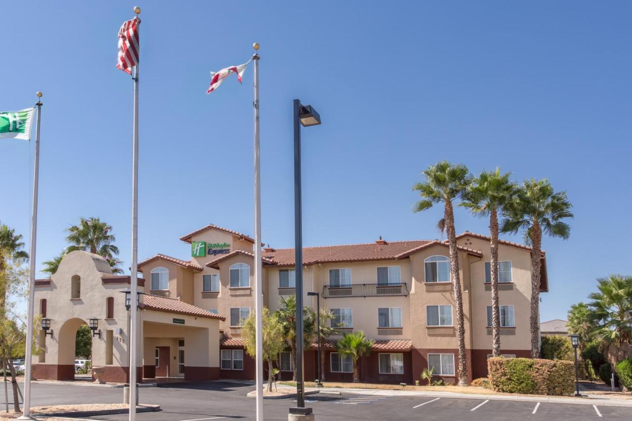 Holiday Inn Express Hotel & Suites Manteca By Ihg Екстериор снимка