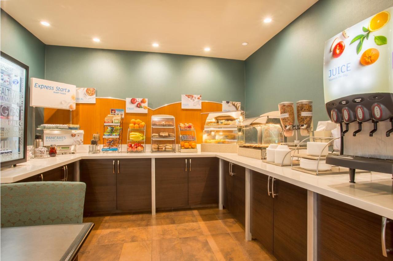 Holiday Inn Express Hotel & Suites Manteca By Ihg Екстериор снимка